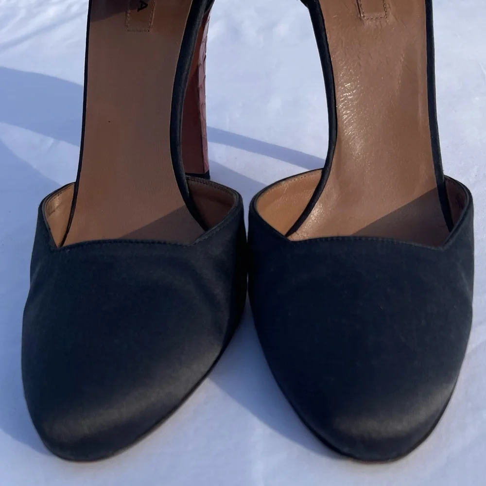 SOLD SOLD SOLD SOLD
Alaïa Black Satin Crocodile leather heels Italian Size 38 - Picture 3 of 7